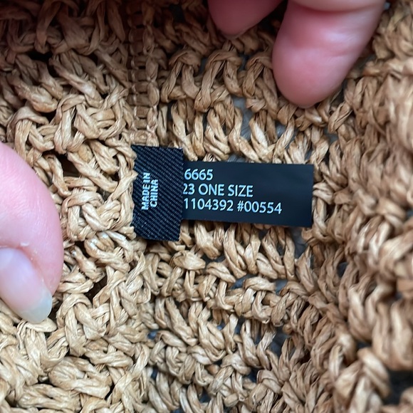 NWT Express Gold Metallic Fringe Detail Rattan Beach Tote - Picture 6 of 7